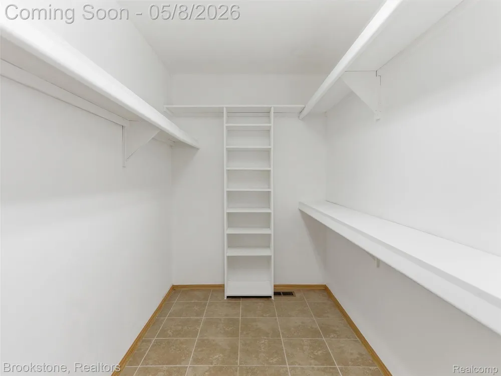6512 White Lake Road Clarkston City, MI 48346