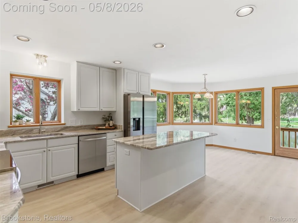 6512 White Lake Road Clarkston City, MI 48346