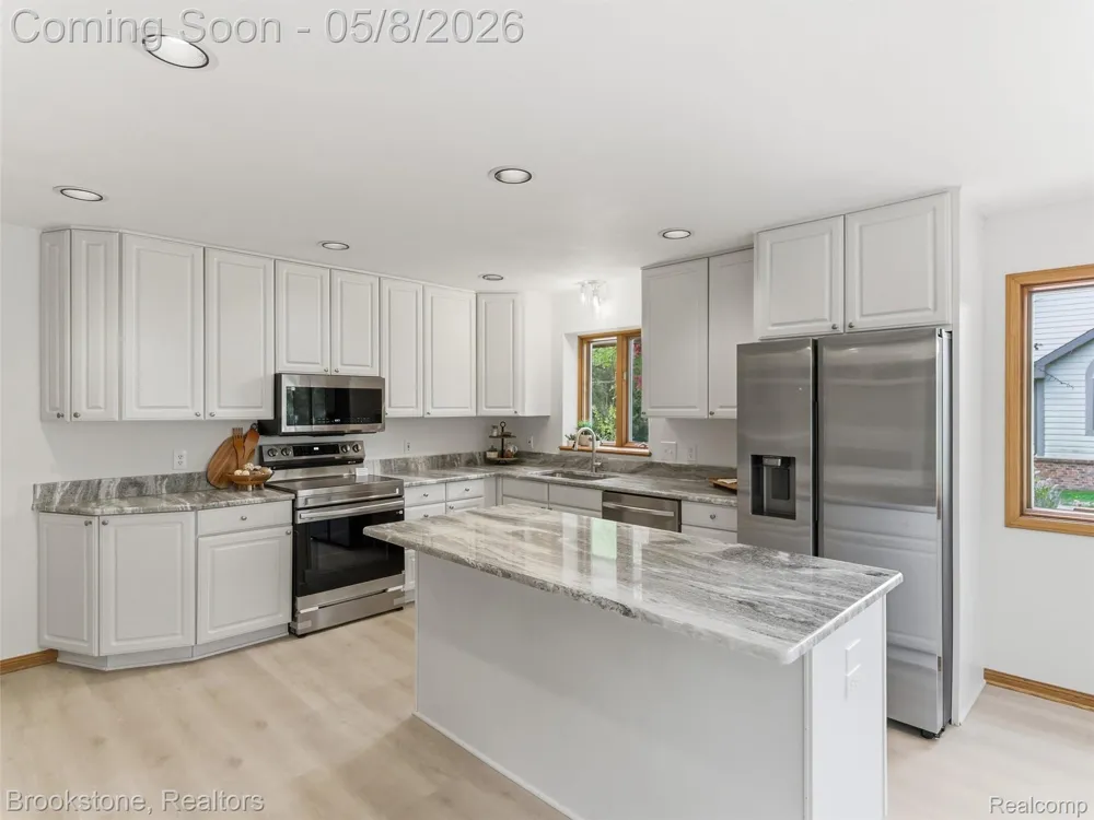 6512 White Lake Road Clarkston City, MI 48346