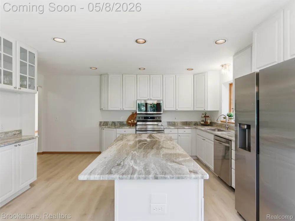 6512 White Lake Road Clarkston City, MI 48346