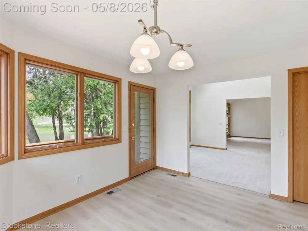 6512 White Lake Road Clarkston City, MI 48346