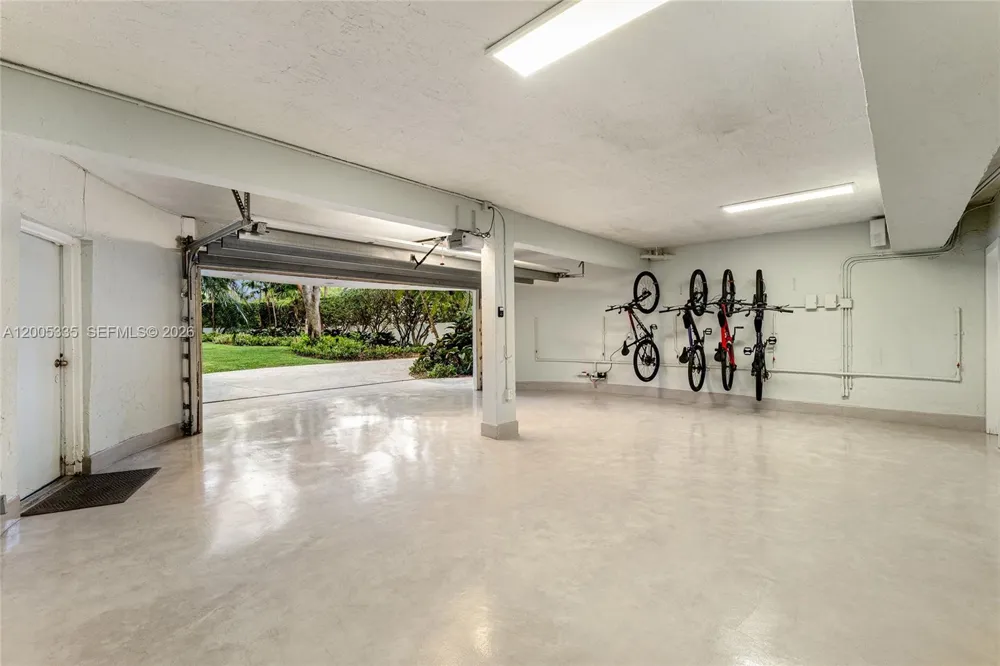 485 W Matheson Dr Key Biscayne, FL 33149