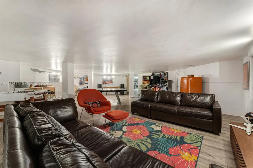 485 W Matheson Dr Key Biscayne, FL 33149