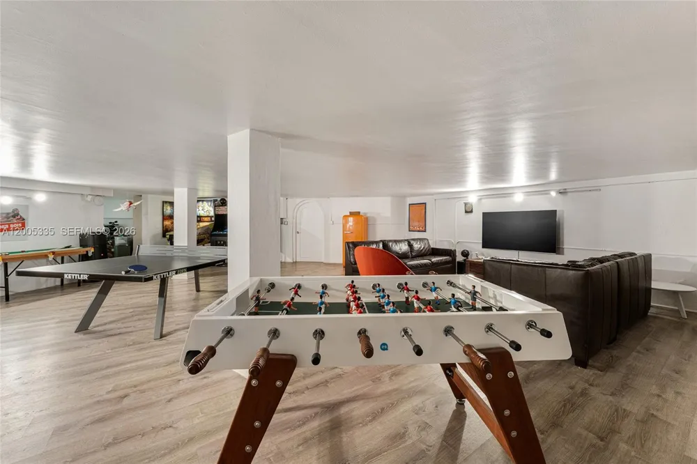 485 W Matheson Dr Key Biscayne, FL 33149