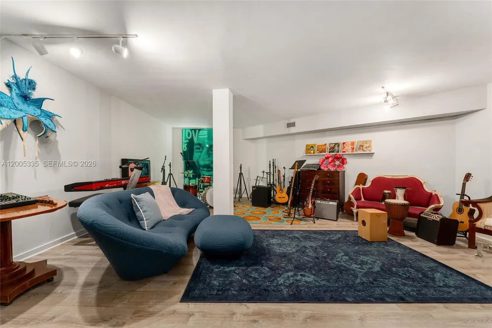485 W Matheson Dr Key Biscayne, FL 33149