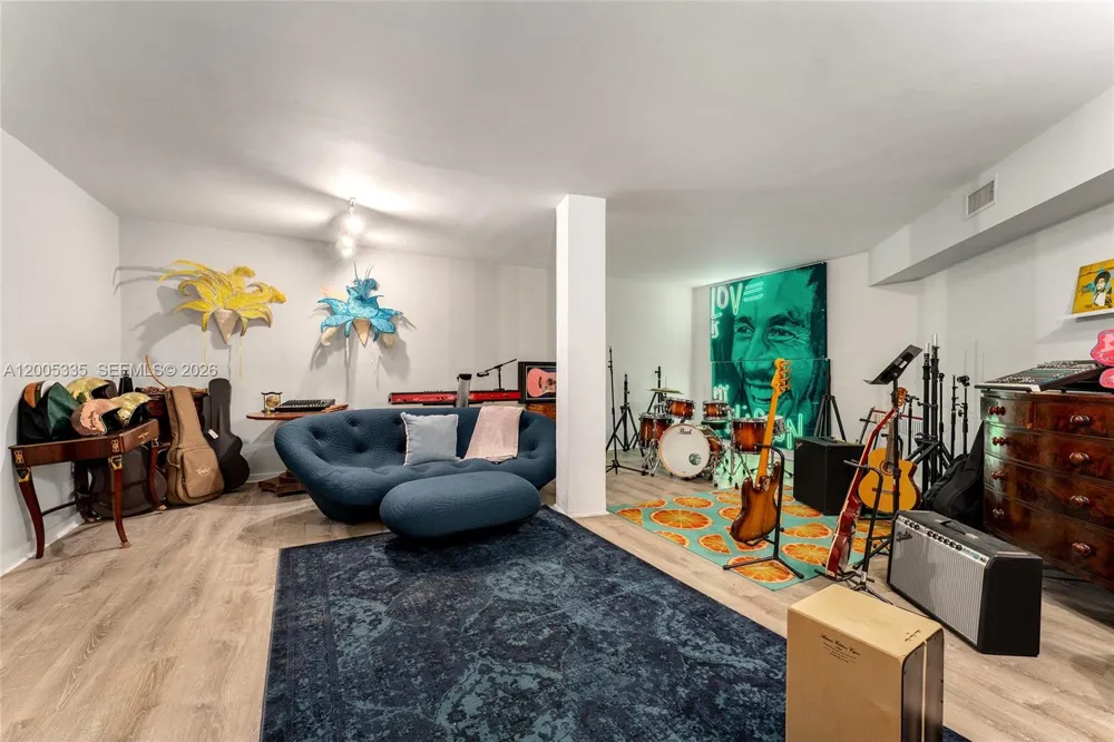 485 W Matheson Dr Key Biscayne, FL 33149