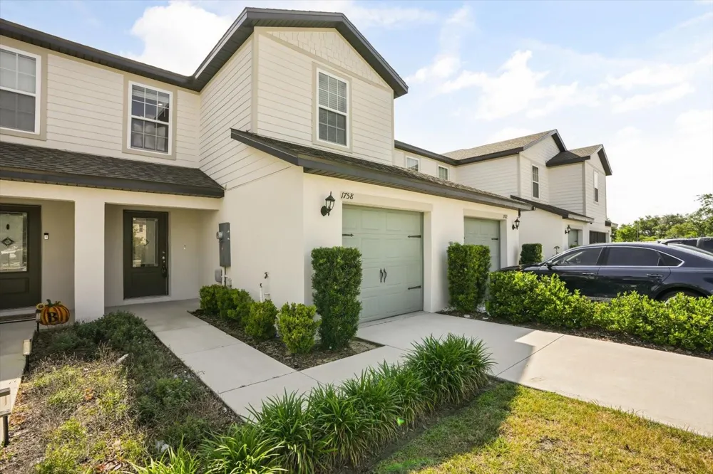 1758 WITHERNSEA COURT Tavares, FL 32778