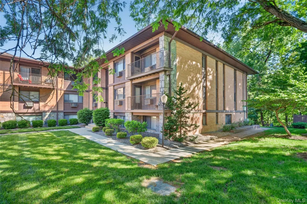 10 Oakwood Terrace #65 New Windsor, NY 12553