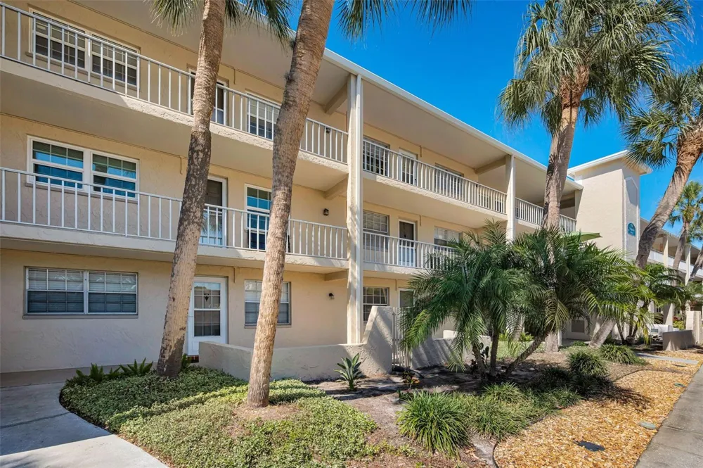 936 VIRGINIA STREET #201 Dunedin, FL 34698