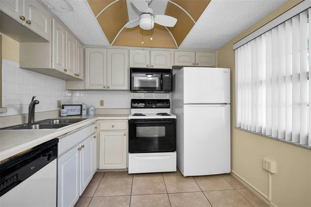 936 VIRGINIA STREET #201 Dunedin, FL 34698