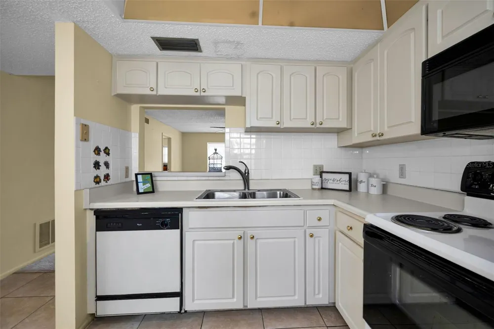 936 VIRGINIA STREET #201 Dunedin, FL 34698