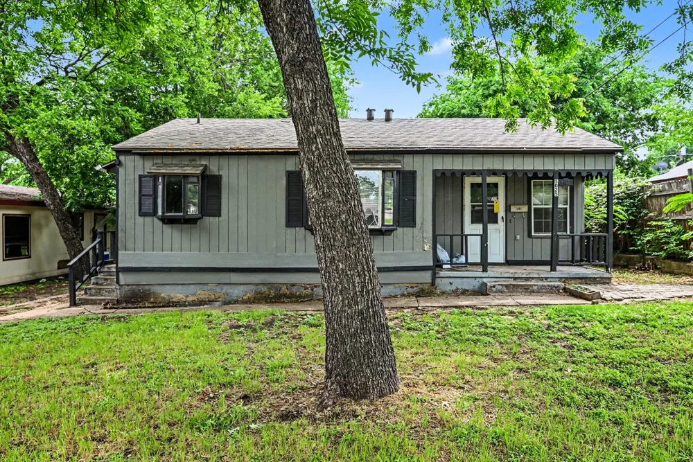 5025 Langley Road River Oaks, TX 76114