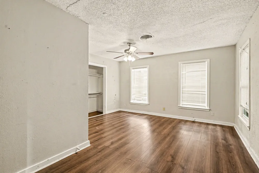 5025 Langley Road River Oaks, TX 76114