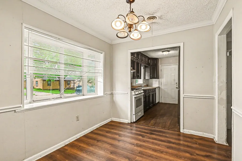 5025 Langley Road River Oaks, TX 76114