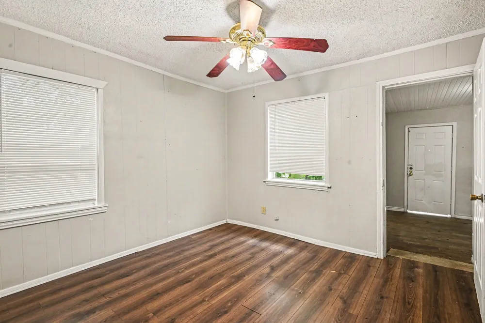 5025 Langley Road River Oaks, TX 76114
