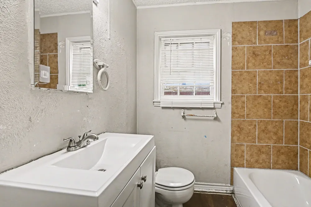 5025 Langley Road River Oaks, TX 76114
