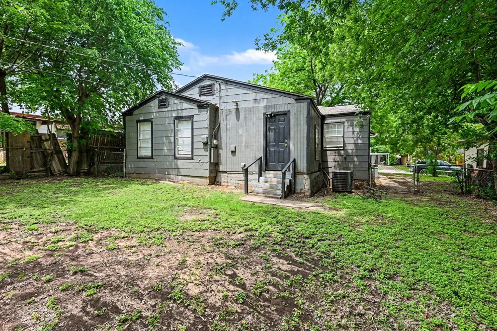 5025 Langley Road River Oaks, TX 76114