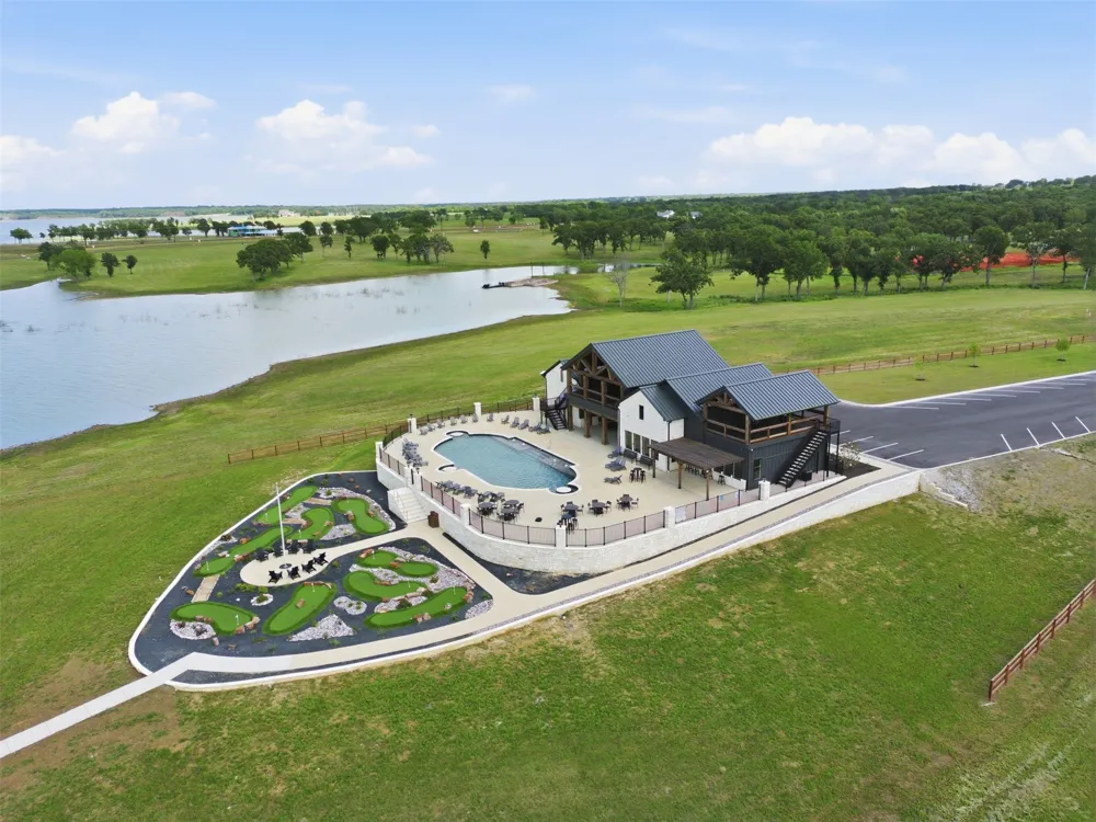 215 Lakeshore Terrace Windom, TX 75492