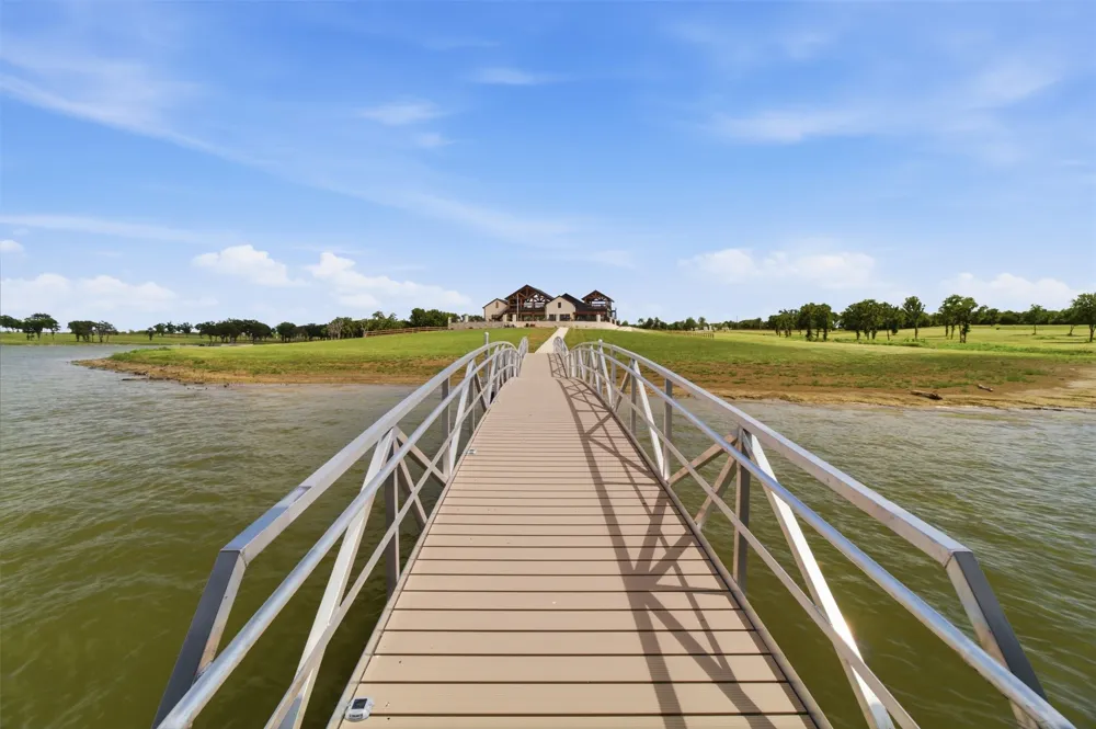 215 Lakeshore Terrace Windom, TX 75492
