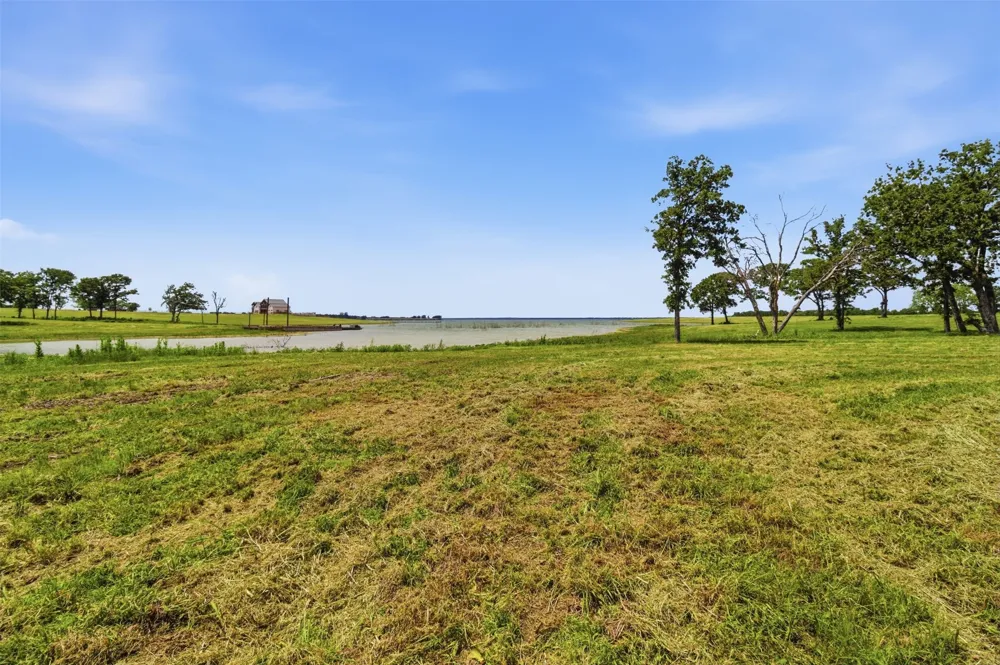215 Lakeshore Terrace Windom, TX 75492