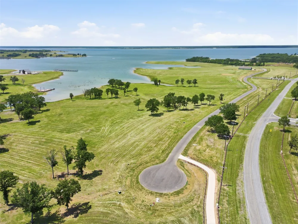 215 Lakeshore Terrace Windom, TX 75492