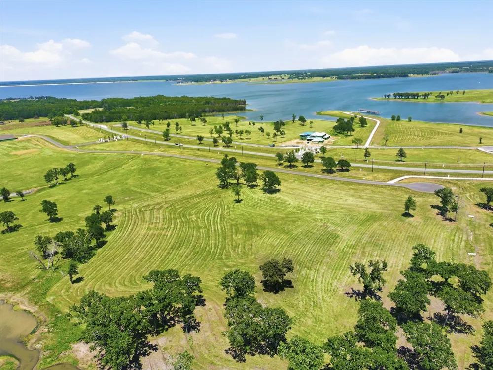215 Lakeshore Terrace Windom, TX 75492