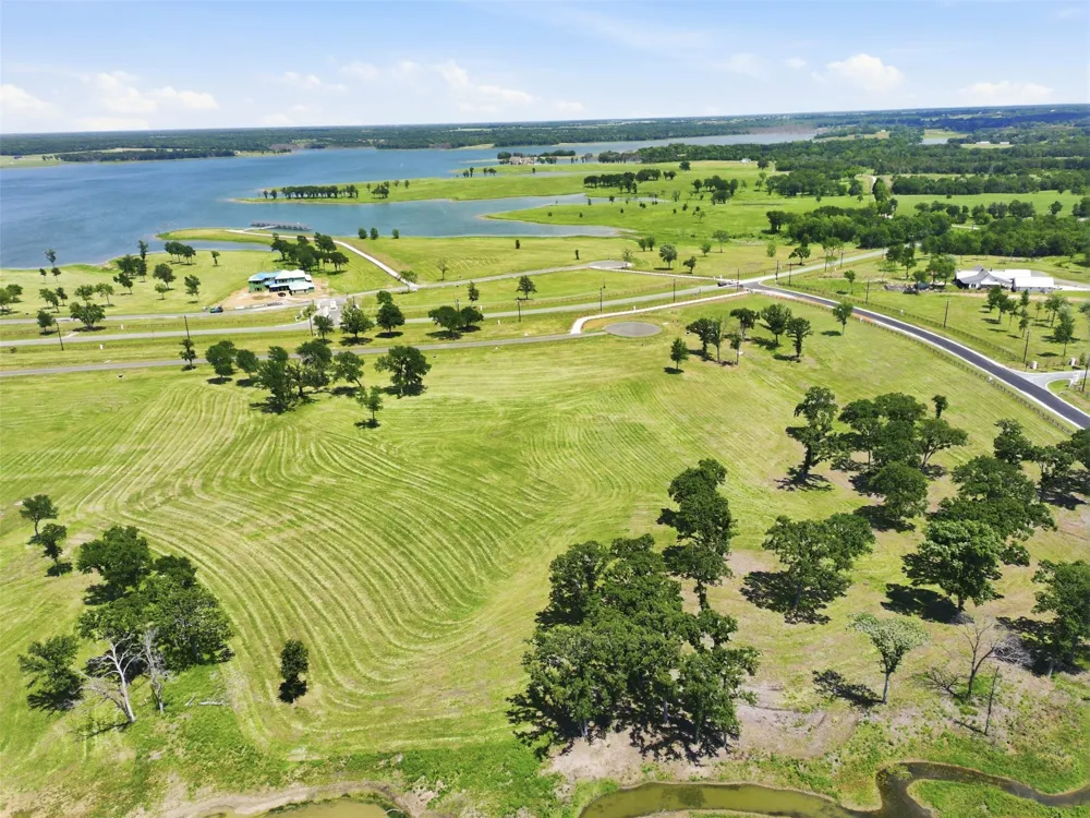 215 Lakeshore Terrace Windom, TX 75492