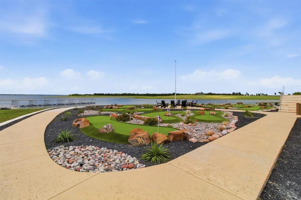 215 Lakeshore Terrace Windom, TX 75492