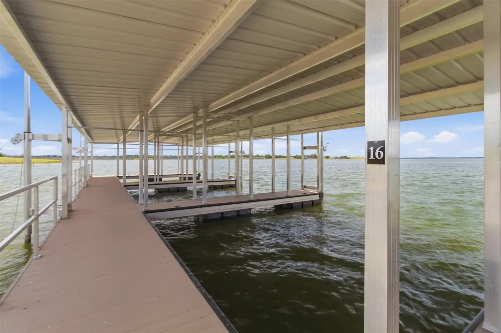 215 Lakeshore Terrace Windom, TX 75492