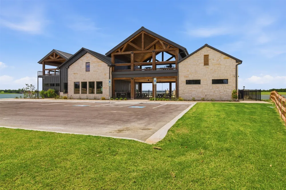 215 Lakeshore Terrace Windom, TX 75492