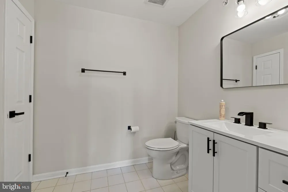 1032 LAMBERTON STREET Trenton, NJ 08611