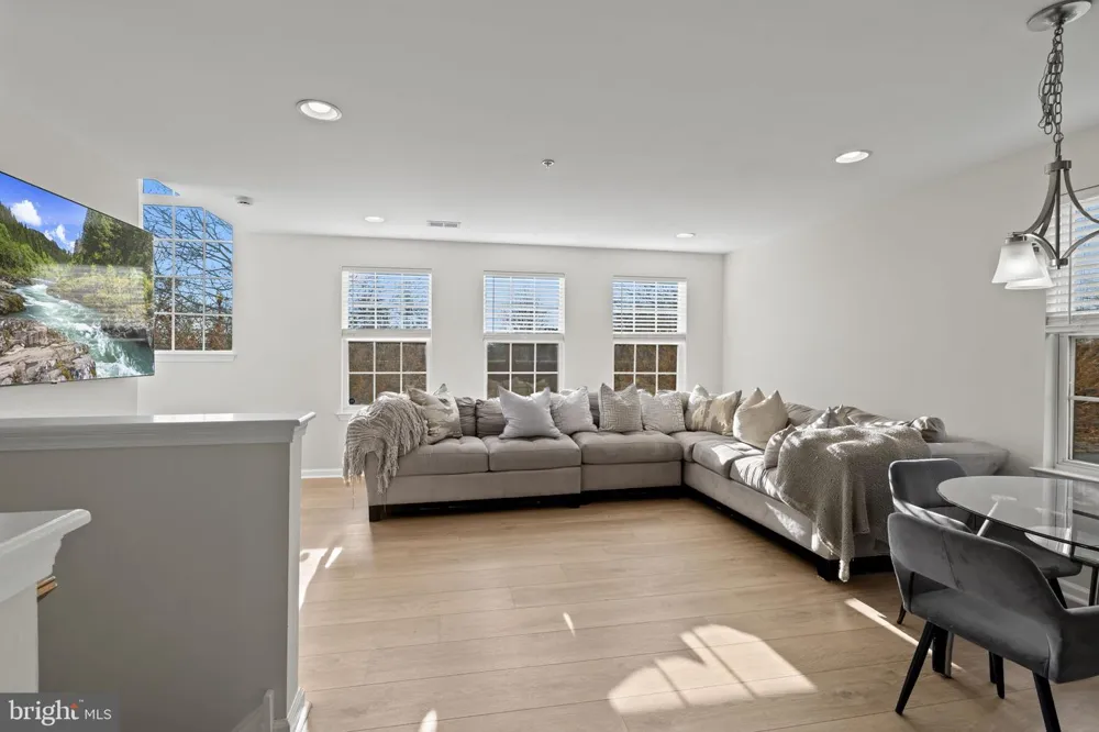 1032 LAMBERTON STREET Trenton, NJ 08611