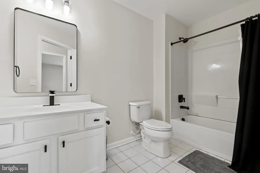 1032 LAMBERTON STREET Trenton, NJ 08611