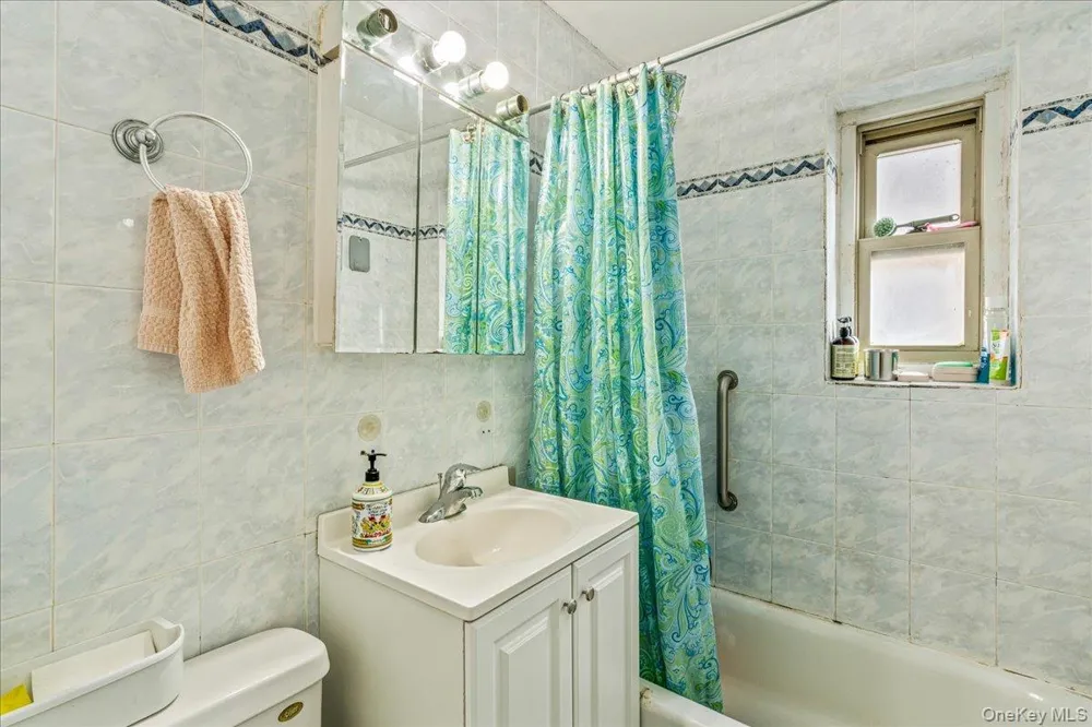 144-55 Melbourne Ave #2E Flushing, NY 11367