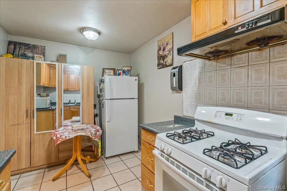 144-55 Melbourne Ave #2E Flushing, NY 11367