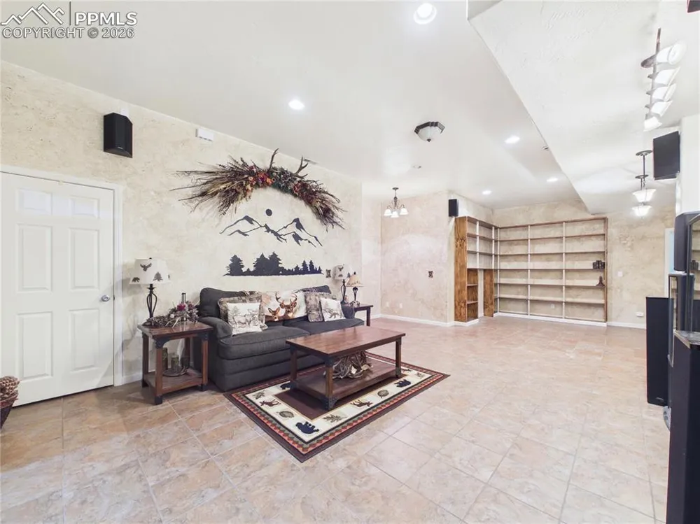 553 S Saunders Drive Pueblo West, CO 81007