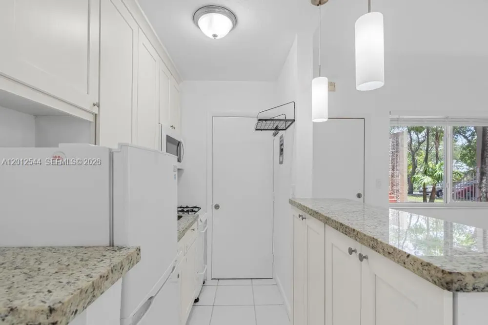 6330 SW 79th St #2 South Miami, FL 33143