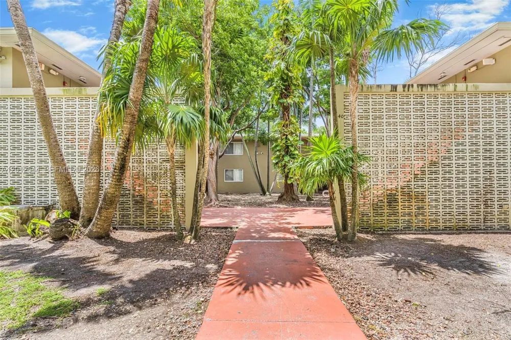 6330 SW 79th St #2 South Miami, FL 33143