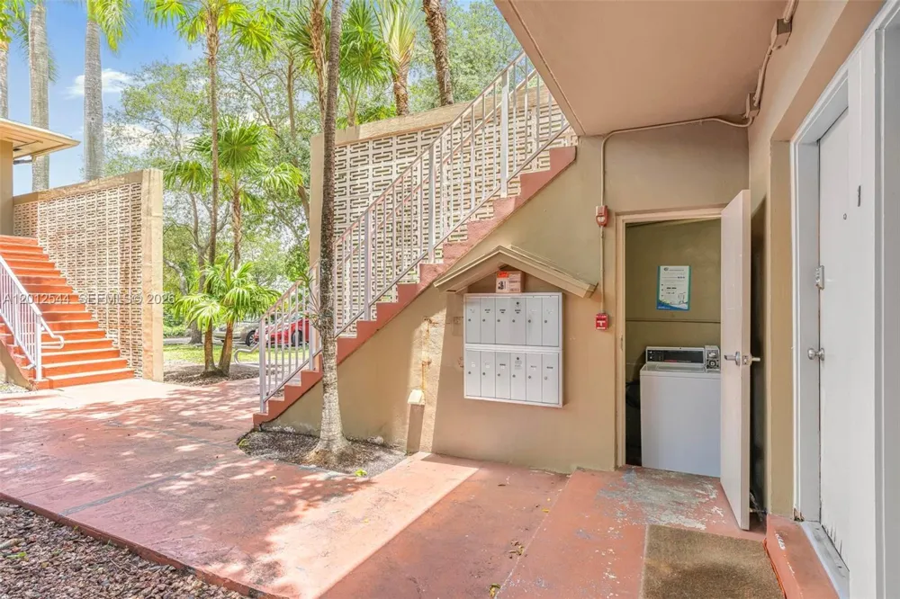 6330 SW 79th St #2 South Miami, FL 33143