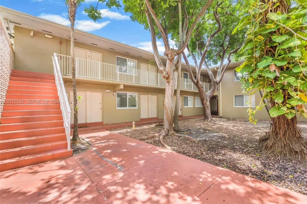 6330 SW 79th St #2 South Miami, FL 33143