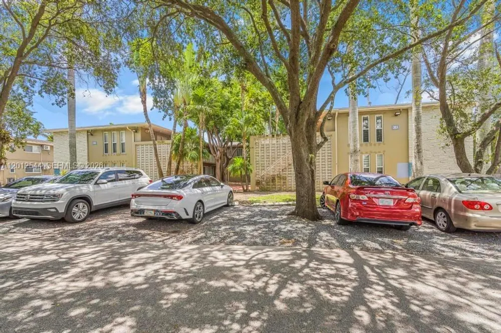 6330 SW 79th St #2 South Miami, FL 33143
