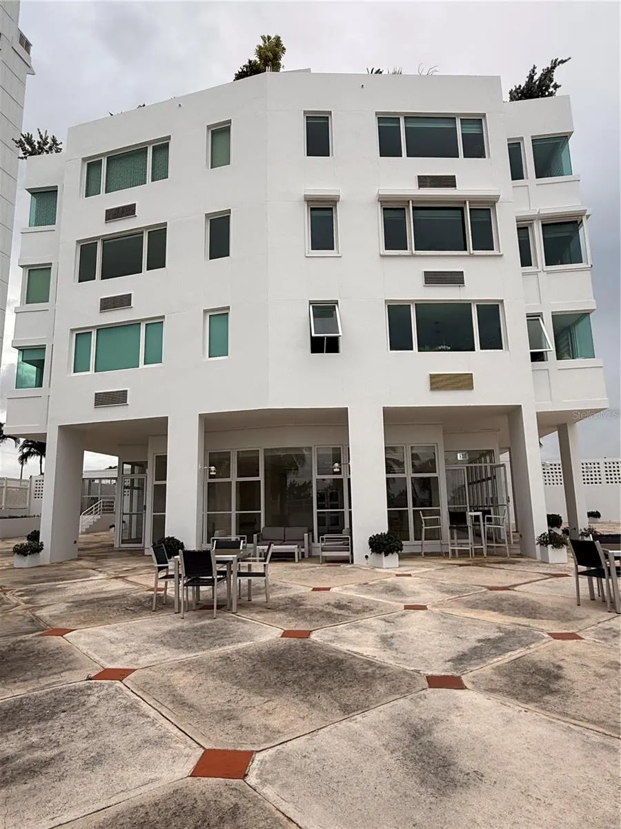 5245 ISLA VERDE AVENUE #208 Carolina, PR 00979