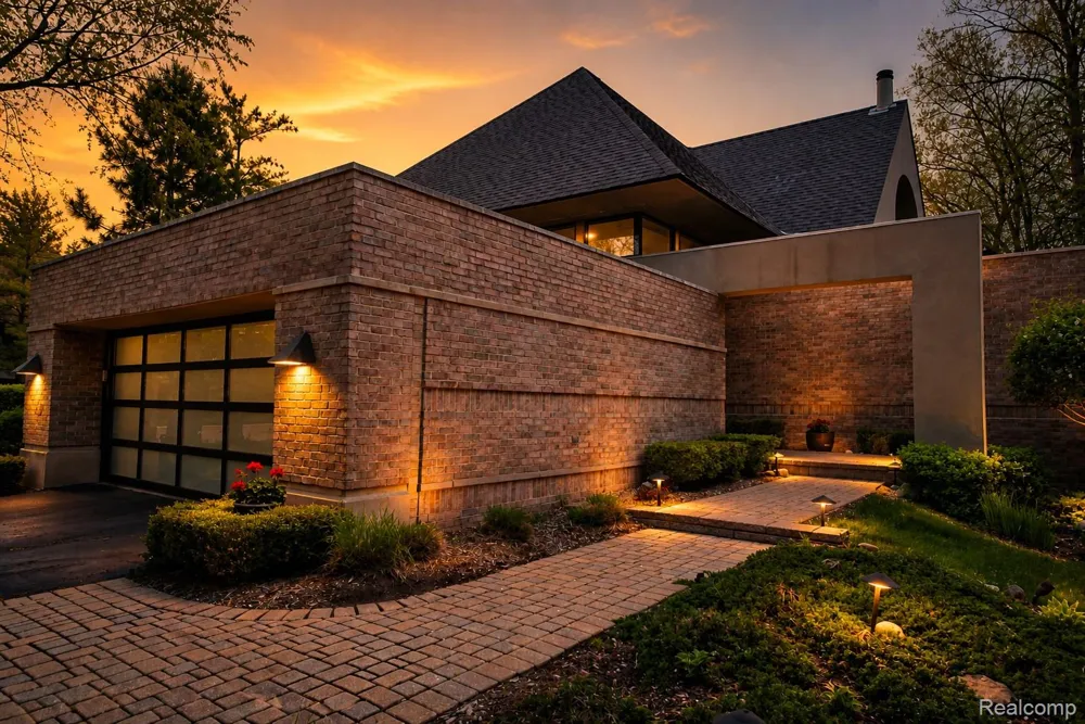 5044 Christy Court Troy City, MI 48098