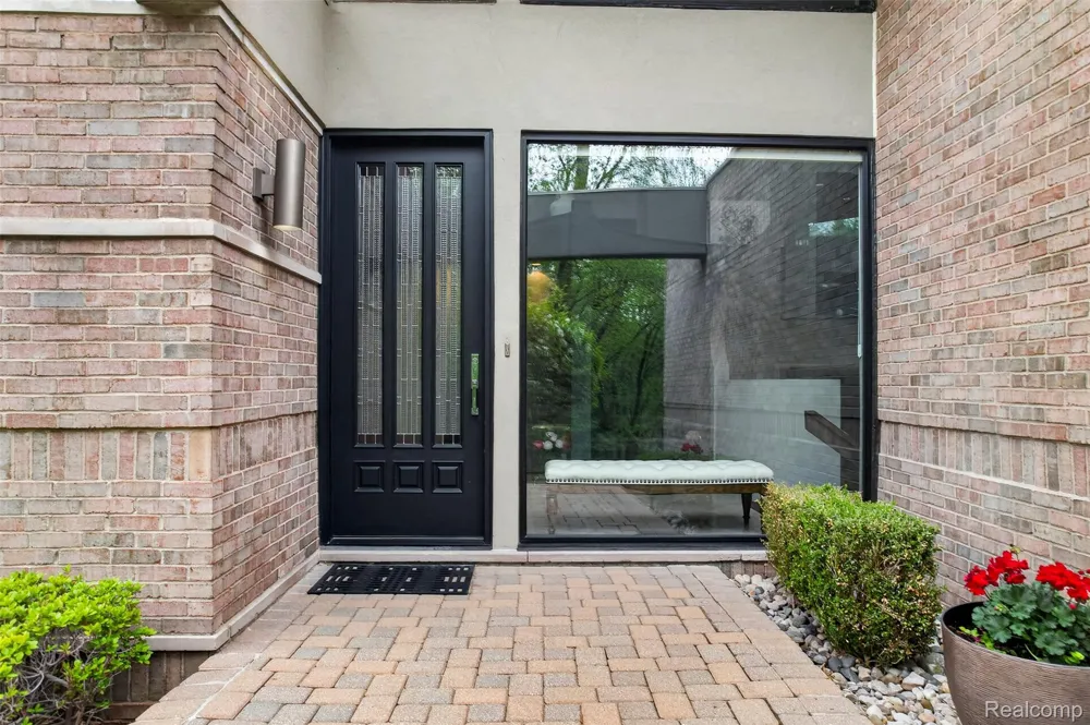 5044 Christy Court Troy City, MI 48098