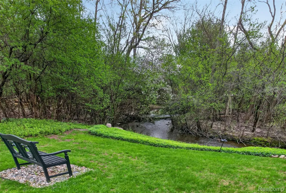 5044 Christy Court Troy City, MI 48098