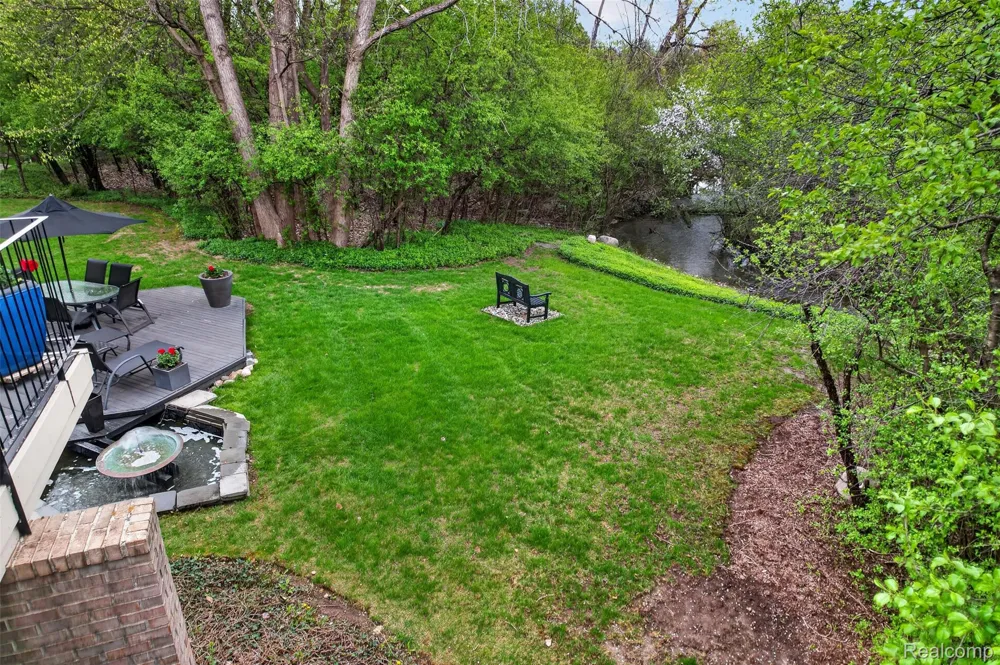 5044 Christy Court Troy City, MI 48098