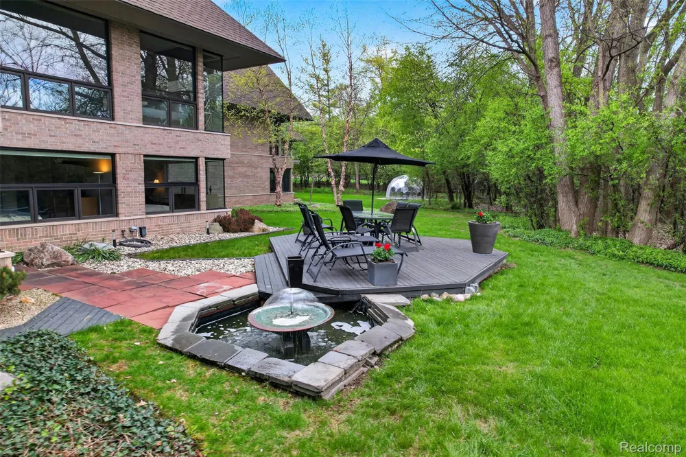5044 Christy Court Troy City, MI 48098