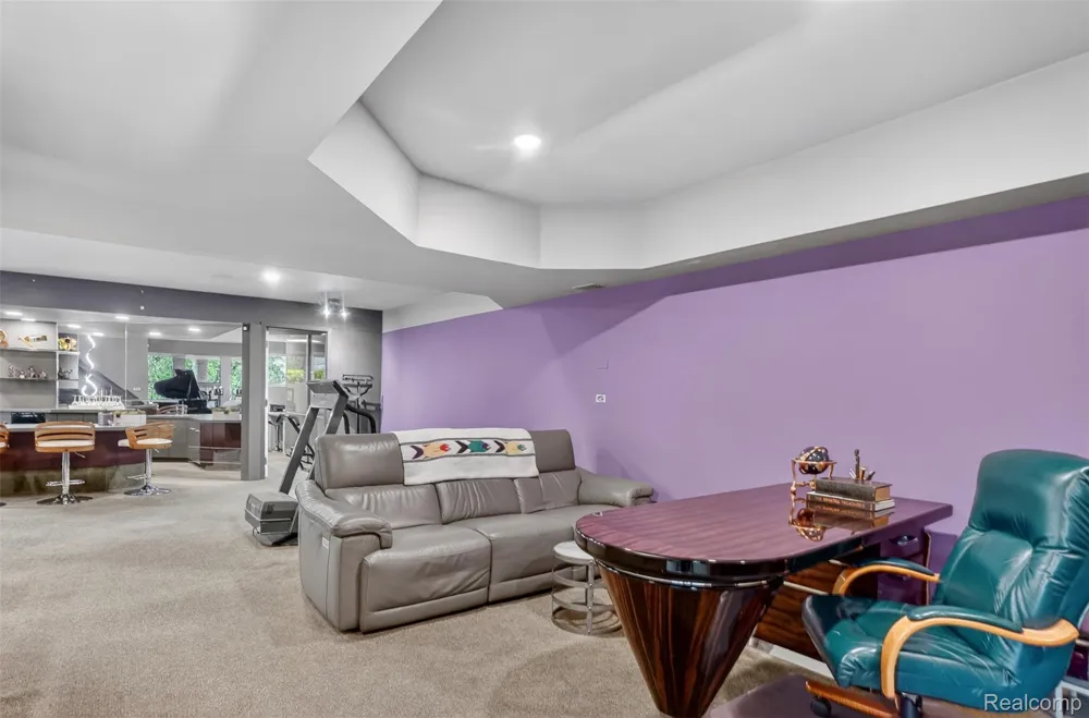 5044 Christy Court Troy City, MI 48098