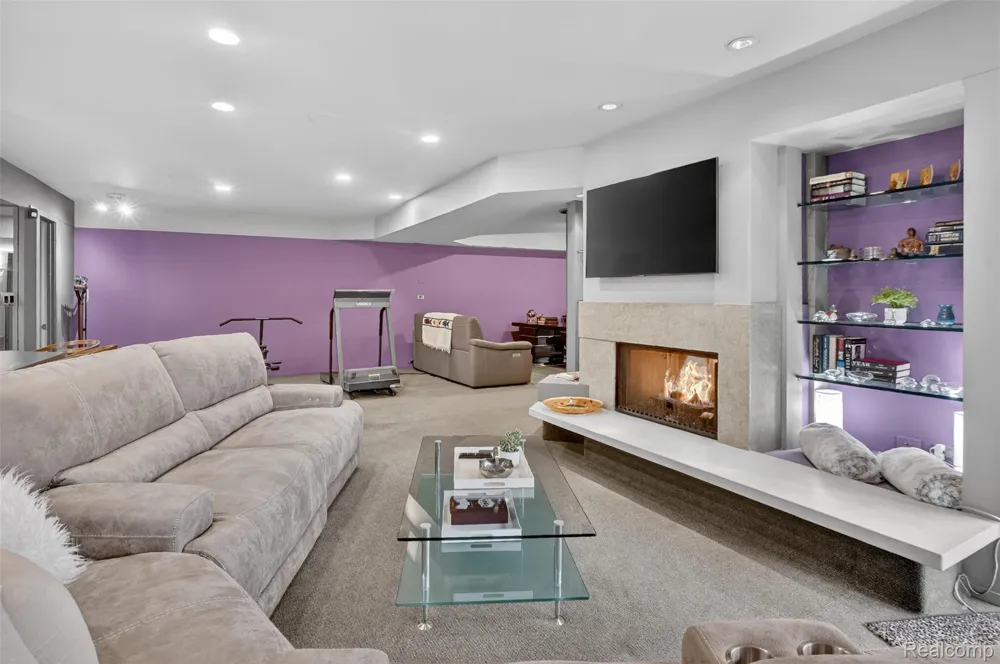 5044 Christy Court Troy City, MI 48098