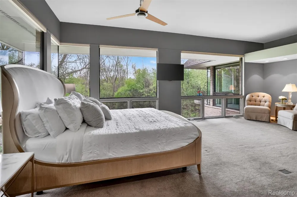 5044 Christy Court Troy City, MI 48098